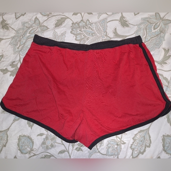 A vintage pair of Disney Mickey and Minnie Mouse sleep shorts. Pajamas 3XL - Picture 6 of 6